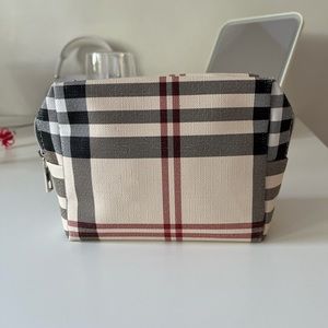 PENCIL CASE OR MAKEUP BAG 
(multipurpose)